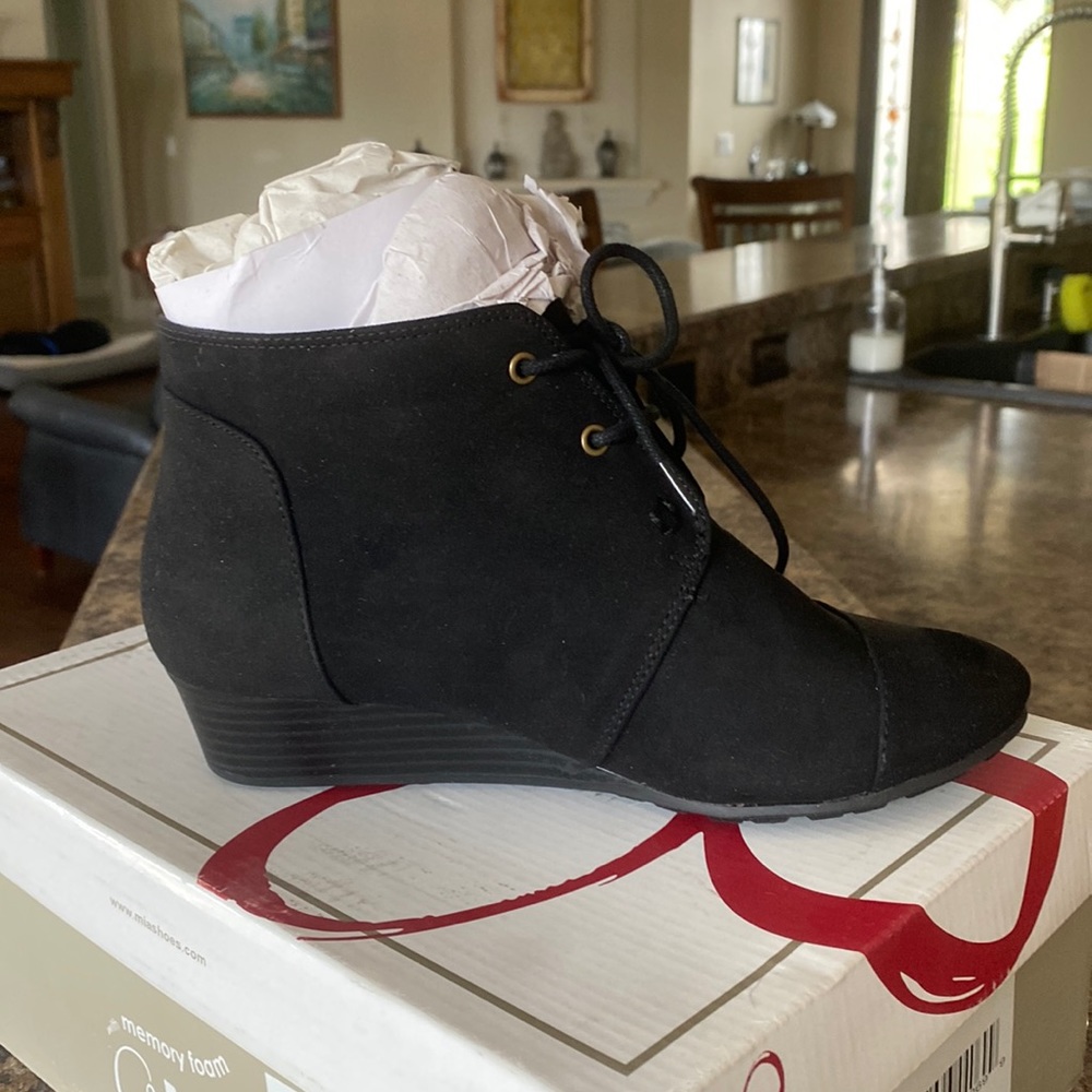 Mia Amore suede with memory foam boots
